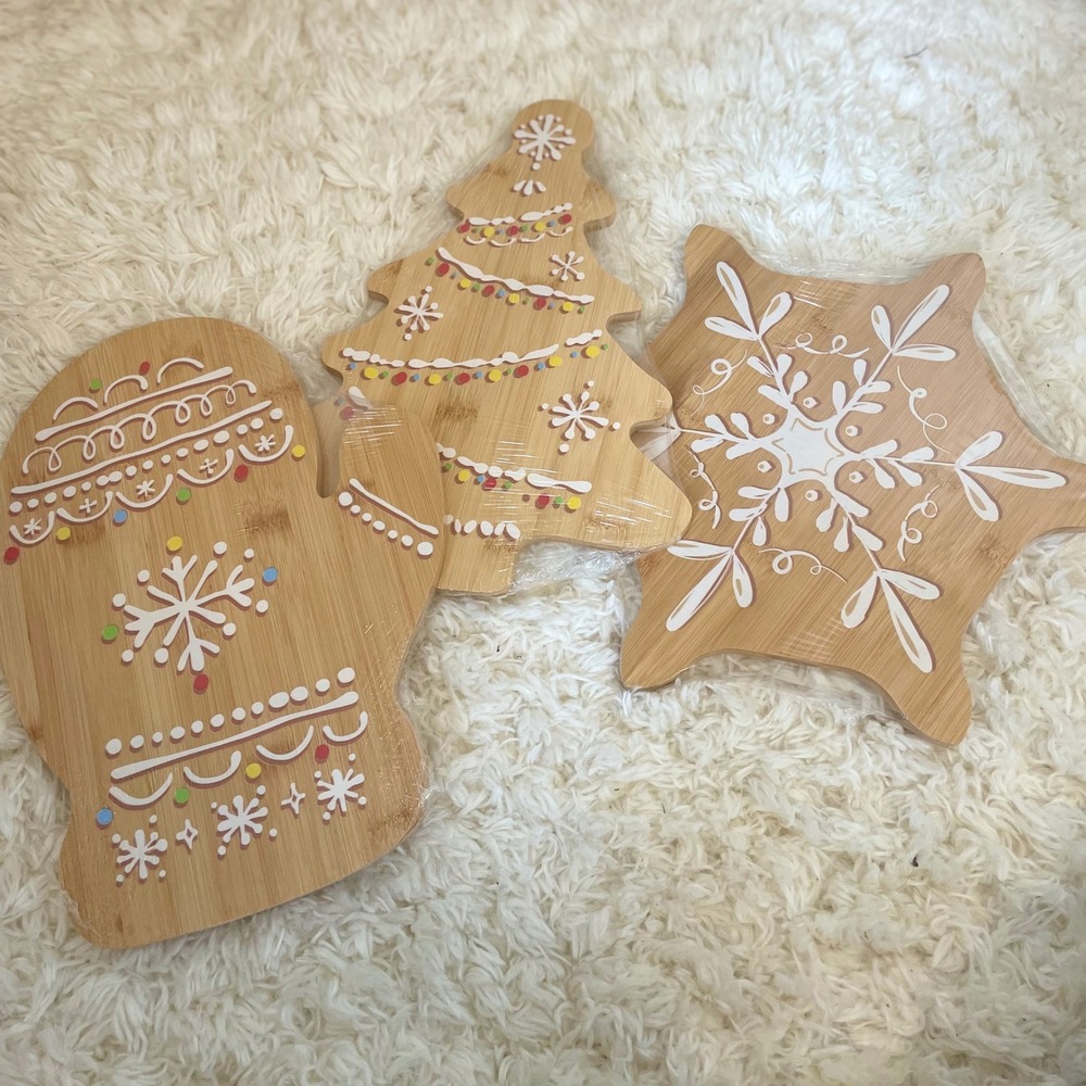 Thyme & Table Holiday Mitten Tree Snow flake Bamboo Cutting Boards Set